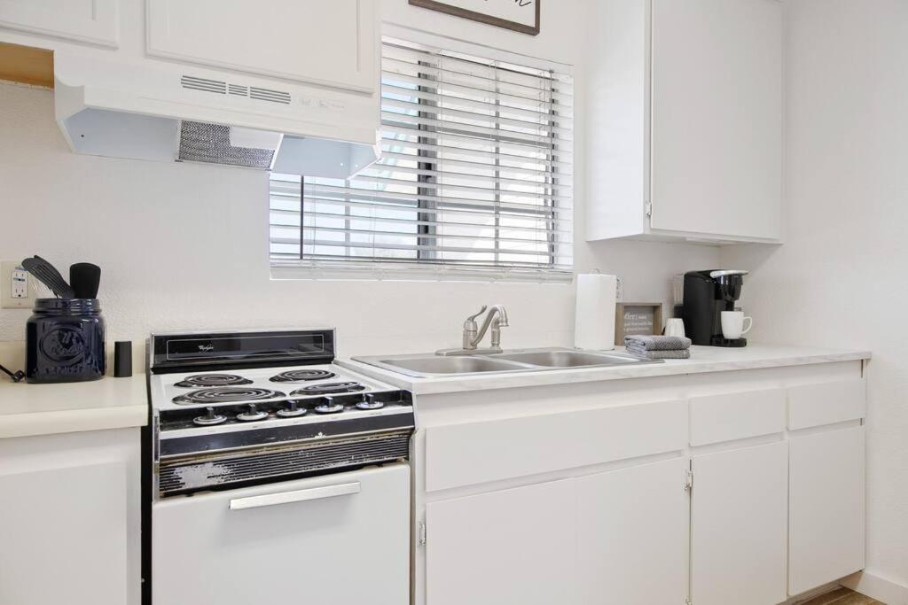 Couples Studio 1 W Full Kitchen Appartamento Oakhurst Esterno foto