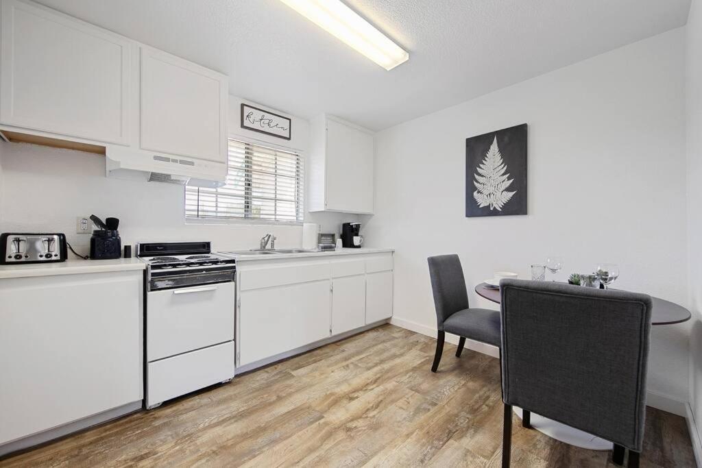 Couples Studio 1 W Full Kitchen Appartamento Oakhurst Esterno foto